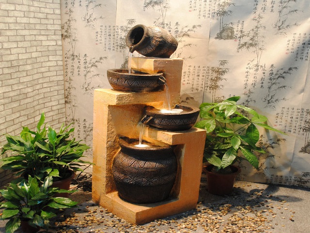 Thác nước sân vườn bằng gốm