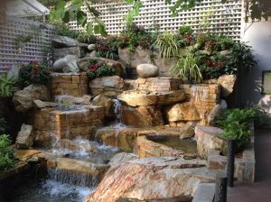 Tiểu cảnh thác nước với đá nhân tạo đẹp