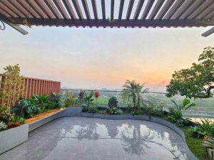 Chậu composite uốn cong với kiểu dáng sang trọng, da dạng kích thước và màu sắc nên phù hợp mọi không gian, phong cách trang trí.