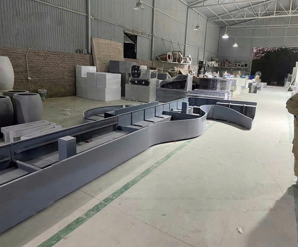 Chậu composite uốn cong 10 Chậu composite uốn cong với kiểu dáng sang trọng, da dạng kích thước và màu sắc nên phù hợp mọi không gian, phong cách trang trí.